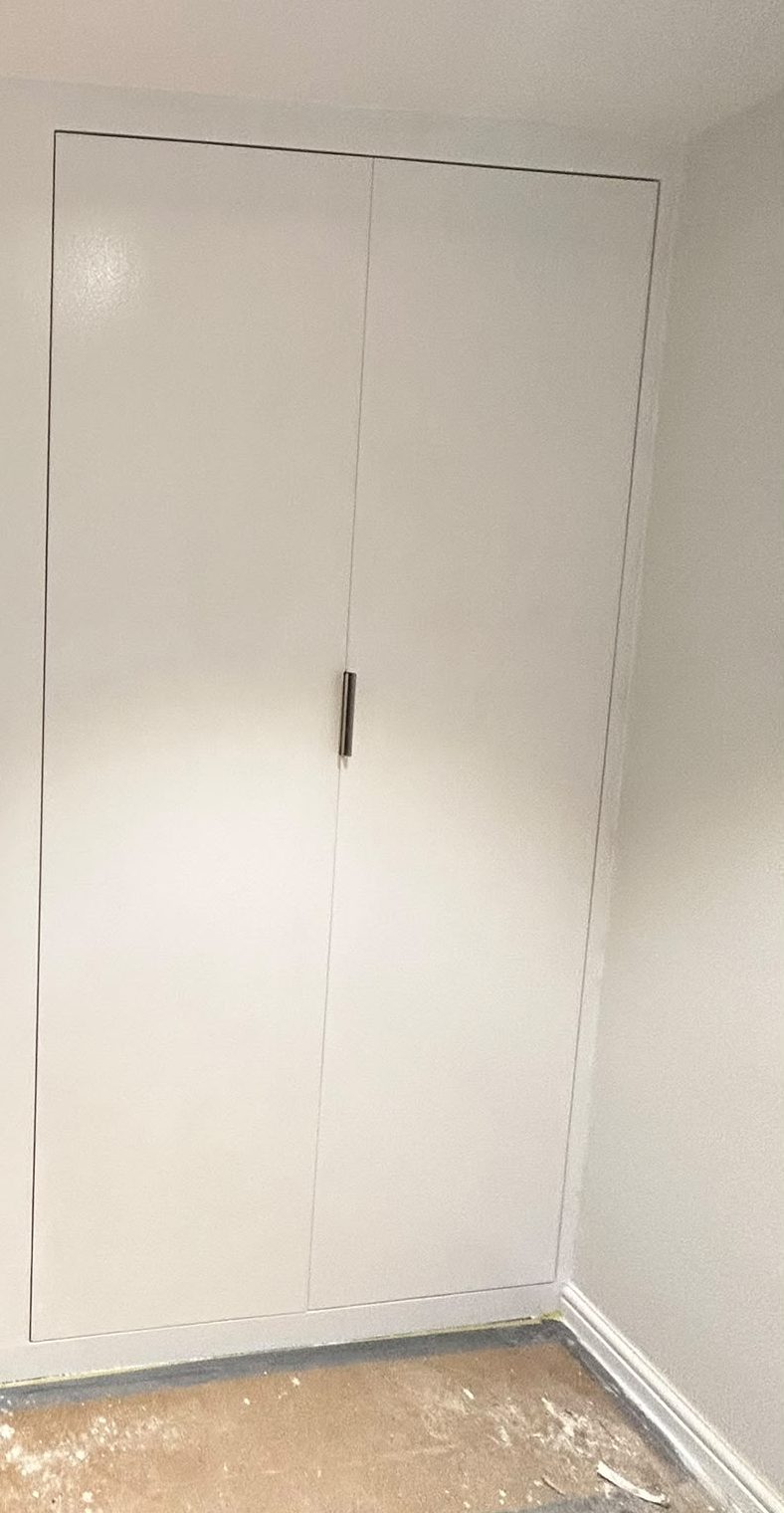 Made-to-measure fitted wardrobe with flush white doors